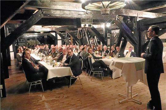 Das rustikale Ambiente des ehemaligen Brauhauses auf dem Rittergut Liebenburg dient bereits zum vierten Mal als Schauplatz für das Netzwerktreffen in der Gemeinde mit einem wohltätigen Zweck. Foto: Gereke
