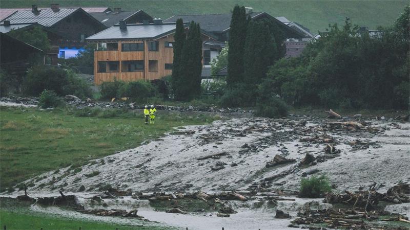 Überflutungen und Muren im Westen Österreichs Das schwere Unwetter löste zahlreiche Feuerwehreinsätze aus.