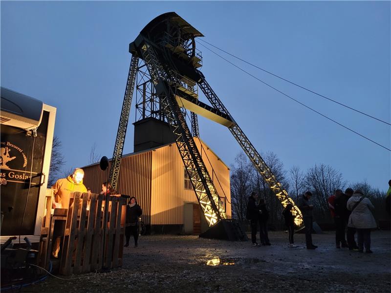 Das stimmungsvoll angeleuchtete Fördergerüst des Ottiliae-Schachts. Foto: Exner