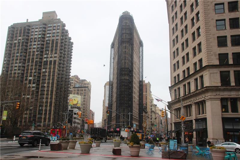 Flatiron Building für 190 Millionen Dollar versteigert Das teilweise eingerüstete Flatiron Building in dem nach ihm benannten Flatiron District von Manhattan.