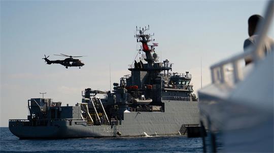 Das türkische Schiff TCG Isin (A-583) ermöglicht mit spezieller Robotertechnik besonders tiefe Tauchgänge.