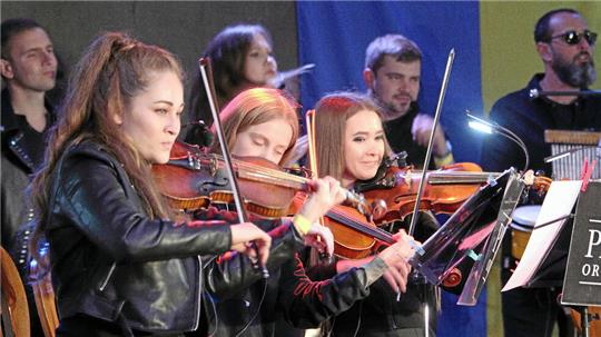 Das ukrainische Prime-Orchester sorgt beim Picknickkonzert des Vereins Kult an den Brockenwegschanzen für Beifallsstürme. Das wollen die Musiker unter neuem Namen auch am Samstag, 7. Dezember, im Kurgastzentrum schaffen. Archivfoto: Weber