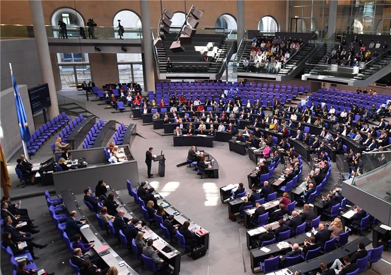 Bundestag beschließt Wachstumspaket - Union weiter dagegen Das umstrittene Wachstumspaket wurde beschlossen: 377 Abgeordnete stimmten dafür.