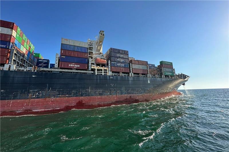 Das unter der Fahne Hongkongs fahrende Containerschiff «Joseph Schulte» verlässt den Hafen von Odessa.