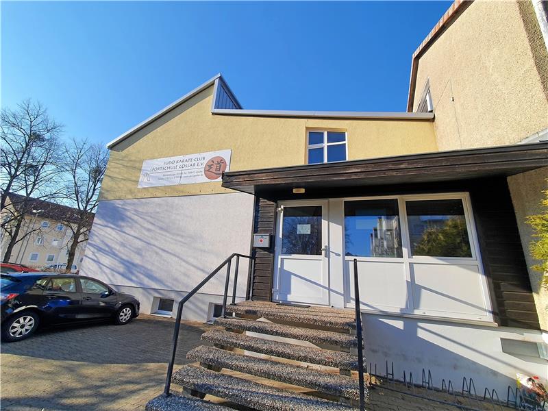 Das vereinseigene Dojo der Judo-Karate-Club-Sportschule an der Marienburger Straße soll modernisiert werden. Die Stadt will einen Zuschuss von 270.000 Euro zahlen. Foto: Sowa
