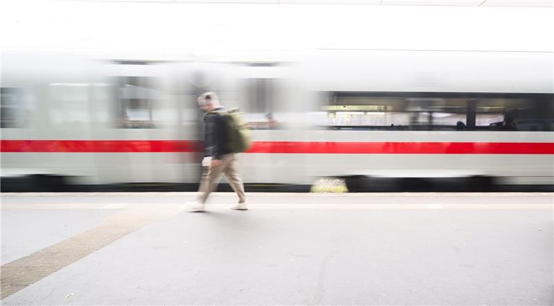Bahn blickt auf turbulentes Jahr zurück und gibt Ausblick Das vergangene Jahr war für die Bahn und ihre Kundinnen und Kunden vor allem von der hohen Unpünktlichkeit geprägt.