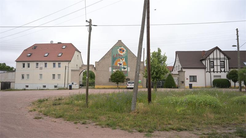Das vier Jahre alte Mädchen war am Mittwochnachmittag von dem Familienhund im Ortsteil Drosa in der Gemeinde Osternienburger Land attackiert worden. 