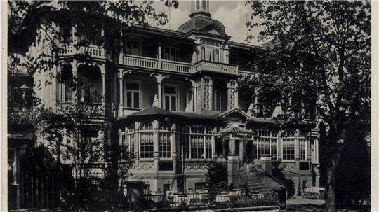 Das von Max Hecht gegründete Hotel Parkhaus wurde 1933 "arisiert" und seitdem in Hotel Parkhof umbenannt. 