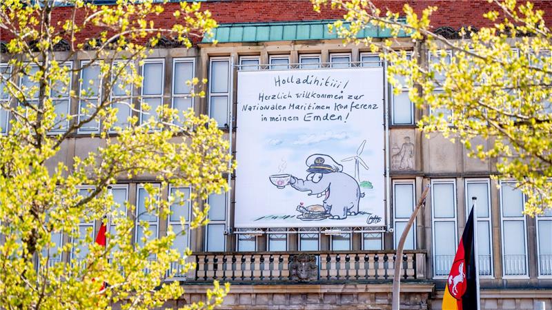 Das von Otto gezeichnete Banner soll später ins Ostfriesische Landesmuseum kommen. 