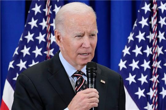 Das von US-Präsident Joe Biden unterschriebene Haushaltsgesetz sichert die Finanzierung der Regierungsgeschäfte nur bis nächsten Freitag.