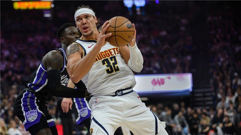 Das war nichts: Dennis Schröder (l) verlor mit Sacramento auch gegen die Denver Nuggets um Aaron Gordon.
