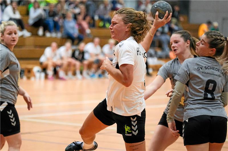Doppelspieltag für HSG Liebenburg-Salzgitter Das wird kein einfaches Wochenende: Fenja Mönnich und die HSG Liebenburg-Salzgitter spielen am Samstag erst beim SV Volkmarshausen. Am Sonntag geht es dann zu den Sportfreunden Söhre. Foto: Drechsler