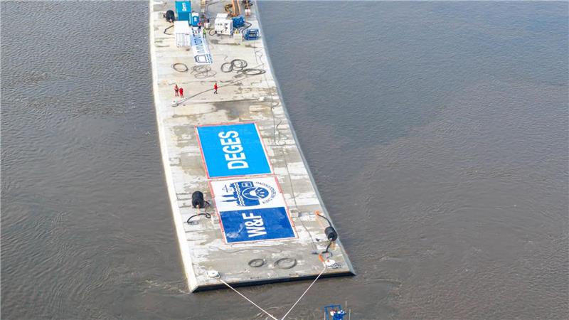 Das zweite Bauelement soll am Donnerstag nach Bremen gebracht werden.