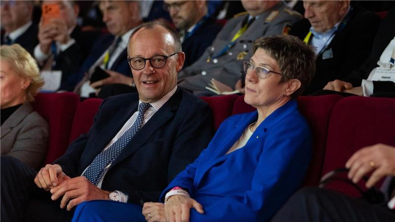 Dass Annegret Kramp-Karrenbauer (CDU) zur Leiterin der Konrad-Adenauer-Stiftung gewählt wurde, entsprach nicht dem Drehbuch von Bundeskanzler Friedrich Merz (CDU). (Archivbild)