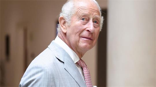 Dass Charles nicht selbst zur Beerdigung von Harald V. reist, mag auf den ersten Blick erstaunen - ist aber in der britischen Monarchie übliche Praxis.