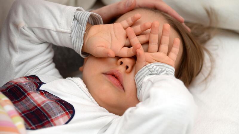 3 Schlafprobleme bei Kindern - und wie Eltern sie lösen Dass Kinder schlecht einschlafen, kommt vor. Doch es sollte nicht zum Dauerproblem werden.