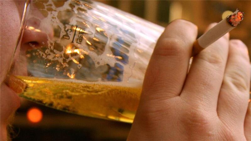 Krebsrisiko lässt sich um bis zu 40 Prozent senken Dass Rauchen und Trinken Krebs fördern, ist hinlänglich bekannt. Weniger Menschen wissen, dass auch Übergewicht zu den wichtigsten Risikofaktoren zählt. (Archivbild)