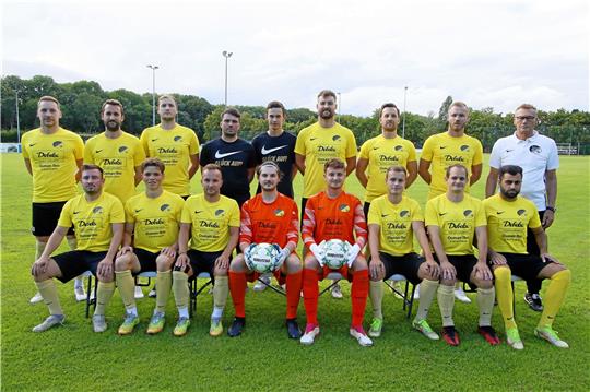Dass der Kader des SV Rammelsberg für die Saison in der Fußball-Bezirksliga 3 nicht üppig besetzt ist, lässt bereits das Mannschaftsbild erahnen – auch wenn nicht alle Spieler zum Fototermin am vergangenen Mittwoch beim Training waren. Foto: Epping