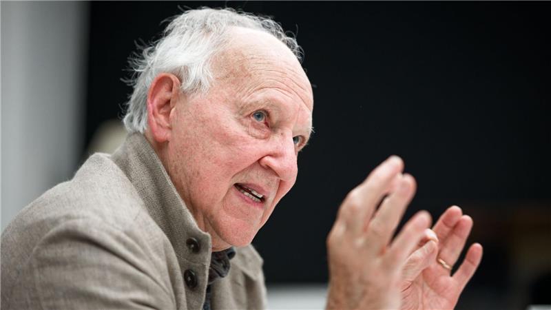 Werner Herzog: halbe Million Follower, aber kein Smartphone Dass er kein Smartphone besitze, will Werner Herzog (83) nicht als Statement missverstanden wissen - altmodisch und gegen Technik sei er keineswegs.