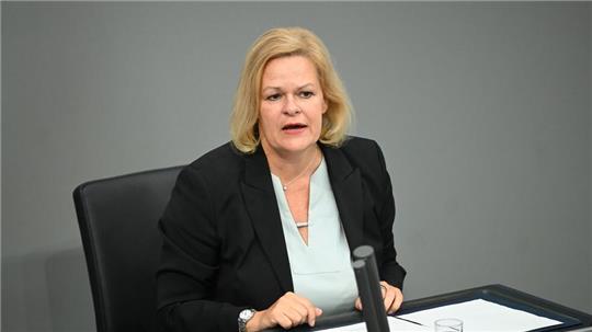 Dass im Bundesrat Teile des sogenannten Sicherheitspakets blockiert worden sind, ärgert Bundesinnenministerin Nancy Faeser (SPD). Auch Bundeskanzler Olaf Scholz (SPD) hat sich dazu kritisch geäußert. (Archivbild)