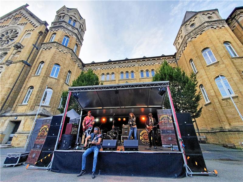 Dauerbrenner in Goslar so wie hier Ende August 2020: Die Band „Boerney & die TriTops“ bei den Schulhof-Konzerten auf dem Pausenhof des Ratsgymnasiums. Archiv-Foto: Sowa