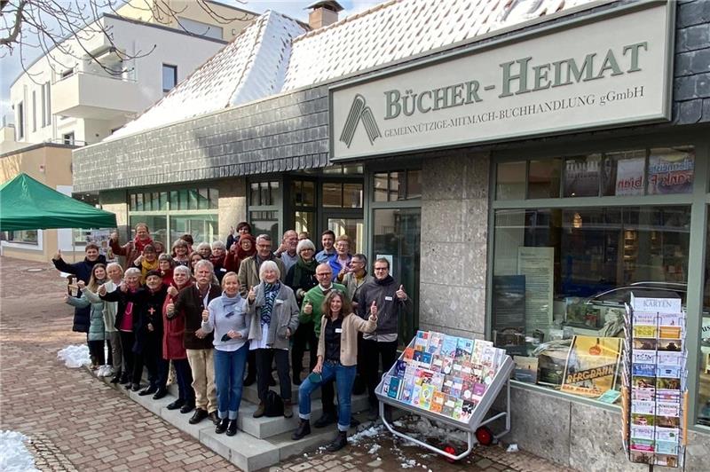 Bad Harzburgs Innenstadt hat wieder eine Buchhandlung Daumen hoch: Die Bücher-Heimat in der Herzog-Wilhelm-Straße 64c steht ab sofort offen. Foto: H. Weber