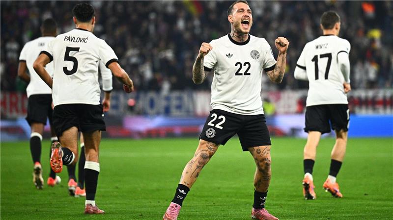 Raums Tor-Premiere mit Ansage beim Physio David Raum jubelt nach seinem Premierentor für Deutschland.