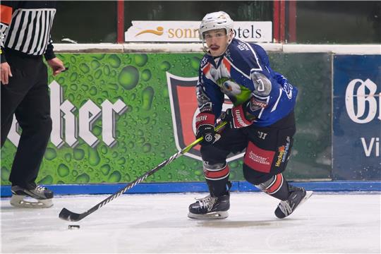 Davide Vinci ist nach seiner Genesung von einer Erkältung mit drei Treffern der erfolgreichste Torschütze der Falken gegen die Wunstorf Lions. Foto: Drechsler
