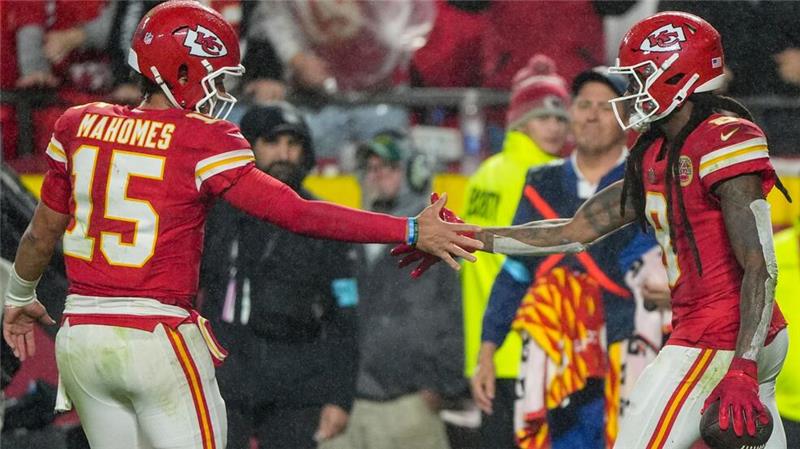Achtes Spiel, achter Sieg: Chiefs siegen dank Hopkins DeAndre Hopkins erarbeitete sich schnell das Vertrauen von Quarterback Patrick Mahomes.