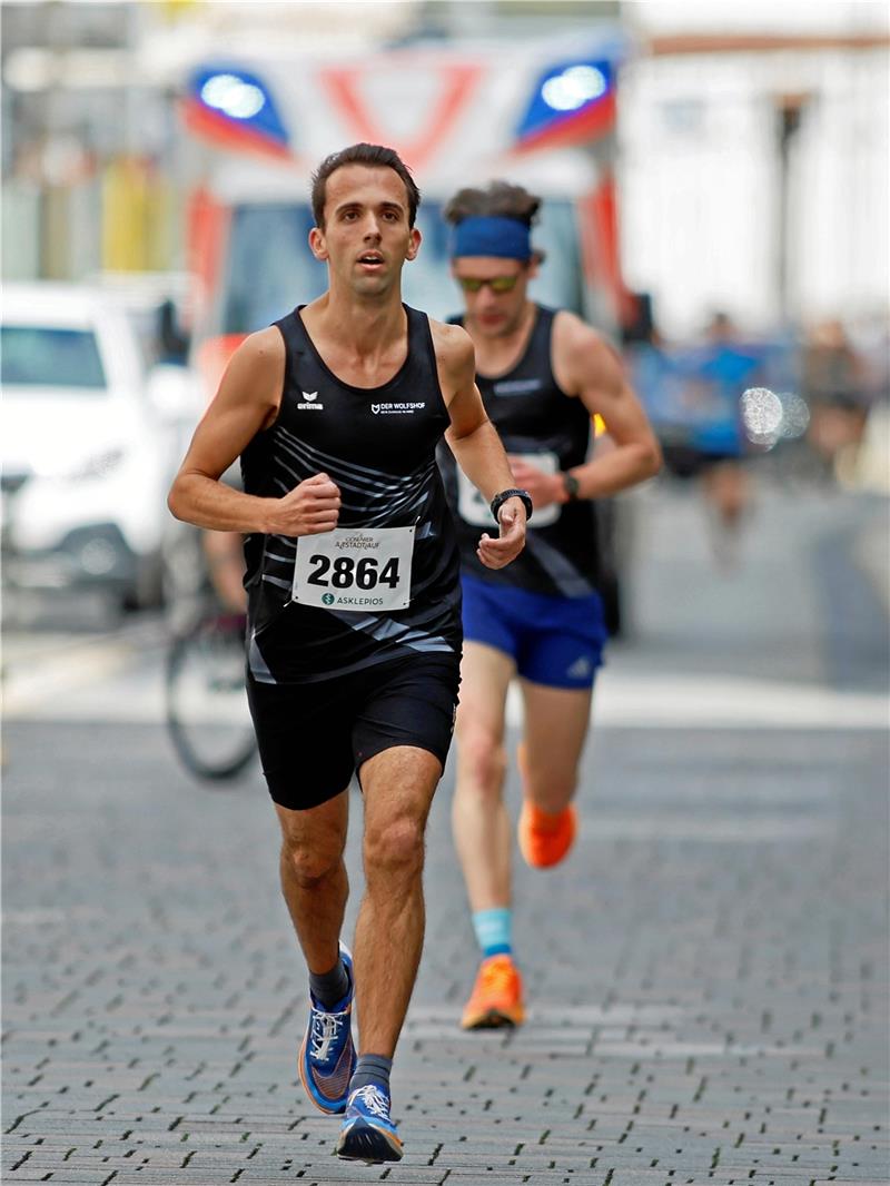 Goslarer Altstadtlauf: Sauthoff setzt seine Siegesserie fort Dean Sauthoff gewinnt bei den Männern über 4,8 und 9,6 Kilometer.