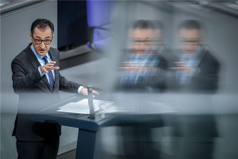 Özdemir wirbt für gemeinsame Lösungen für Landwirtschaft Debatte über den agrarpolitischen Bericht der Bundesregierung: Cem Özdemir während seiner Rede.