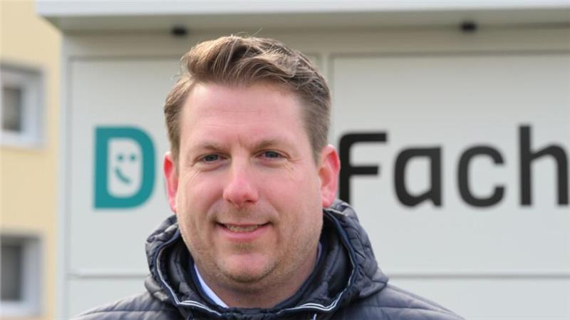 Ein Standort für alle Pakete? DHL-Tochter startet Automaten DeinFach-Chef Lukas Beckedorff hat ambitionierte Pläne.