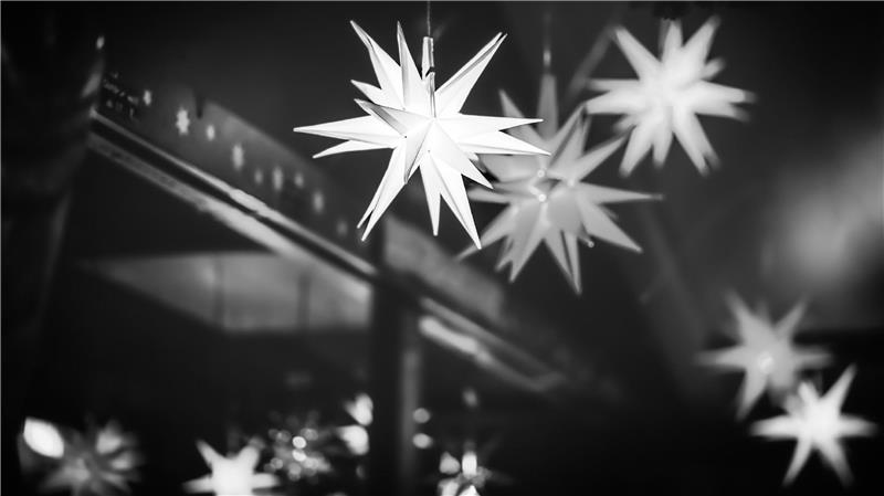 Deko und auch Nützliches, vieles davon selbst gemacht, wird beim Adventsbasar angeboten.