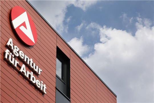 «Dem Arbeitsmarkt fehlt nach wie vor der konjunkturelle Rückenwind. Somit bleibt die Frühjahrsbelebung schwach», heißt es aus dem Vorstand der Bundesagentur für Arbeit.
