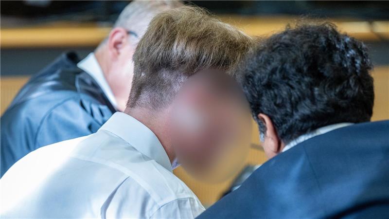 Dem Beschuldigten werden versuchter Totschlag und gefährliche Körperverletzung vorgeworfen.