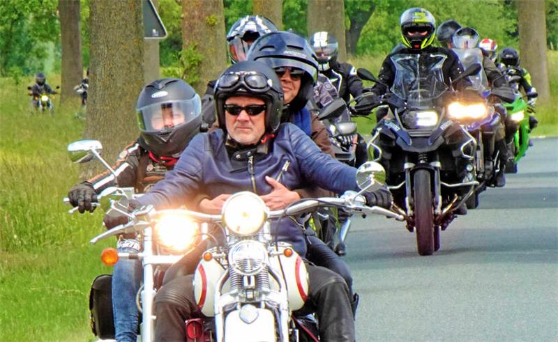 Ende einer Tradition: Biker brechen zum letzten Pfingst-Ritt auf Dem Motorradgottesdienst zu Pfingsten schließt sich immer eine Ausfahrt durch das nördliche Harzvorland an.