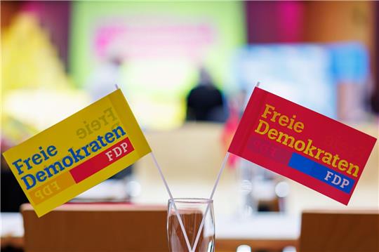 Dem Vorstoß für eine Mitgliederbefragung über die weitere Beteiligung der FDP an der Ampel-Koalition haben sich bisher mehr als 600 Parteimitglieder angeschlossen.
