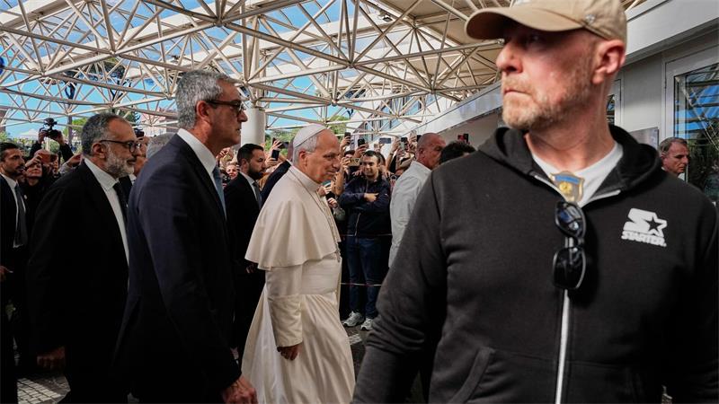 Papst Leo hat Lungenkrebs: Wie stehen seine Chancen? Dem an Lungenkrebs erkrankten Papst wurde vorsorglich ein Stück der Lunge entfernt.