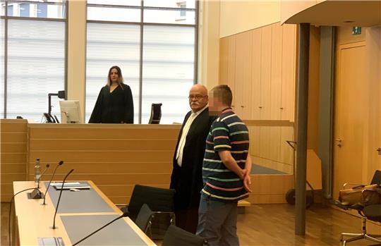 Dem angeklagten 23-Jährigen aus Goslar wird im Braunschweiger Landgericht versuchter Totschlag vorgeworfen. Foto: Klengel