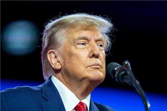 Dem ehemaligen US-Präsidenten Donald Trump könnte die Verschwörung gegen die US-Regierung zur Last gelegt werden.