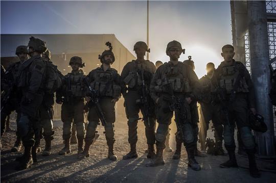 Dem israelischen Militär wird vorgeworfen, bei der Ankunft eines Hilfsgüterkonvois im Gazastreifen gezielt auf Palästinenser geschossen zu haben. Die Armee wehrt sich gegen die Vorwürfe.