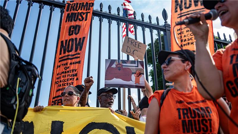 Bilder des Tages Demonstranten fordern Abzug von Bundesbeamten aus Washington