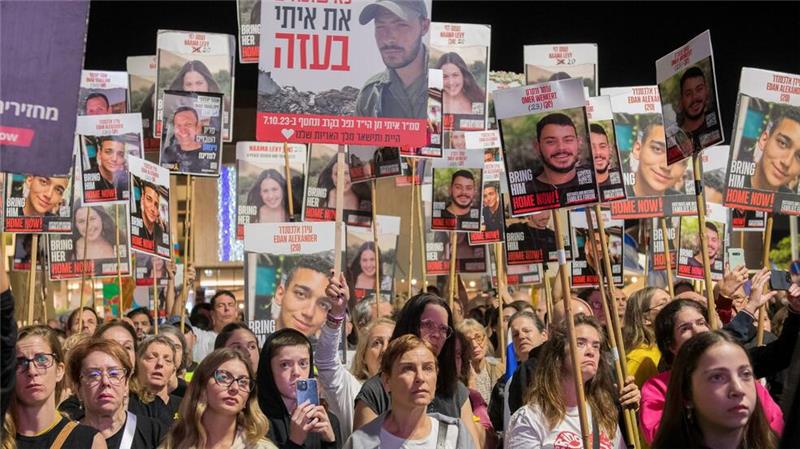 Demonstranten fordern Freilassung von Geiseln der Hamas. (Archivbild)