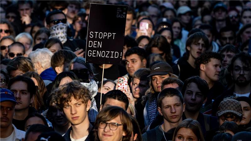 Rekordzahl gegen Gaza-Krieg auf der Straße Demonstranten sprechen von einem „Genozid“ an den Palästinensern, was die israelische Regierung strikt bestreitet.
