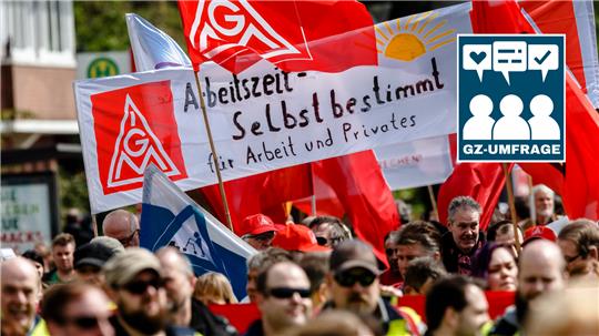 Demonstration am Tag der Arbeit in Hamburg. Foto: Markus Scholz/dpa
