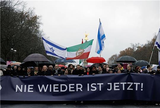 Demonstration gegen Antisemitismus in Berlin unter dem Motto «Deutschland steht auf - Nie wieder ist jetzt!».
