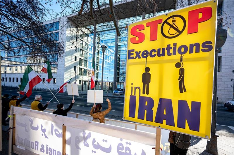 Drei weitere Demonstranten im Iran hingerichtet Demonstration gegen die Hinrichtungen im Iran vor dem Auswärtigen Amt in Berlin (Archivbild).