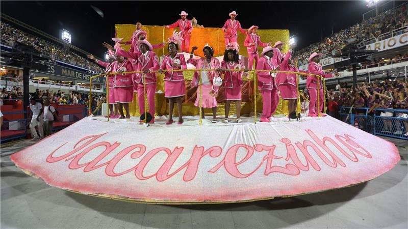 Den Auftakt machte die Schule „Unidos do Jacarezinho“.