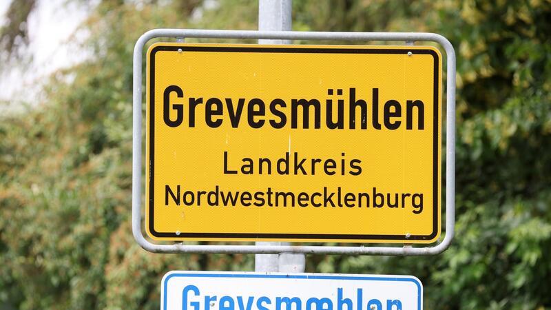 Grevesmühlen: Zwei Verdächtige mit politischen Taten bekannt Den Ermittlern zufolge blieb das achtjährige Mädchen beim Vorfall in Grevesmühlen unverletzt.
