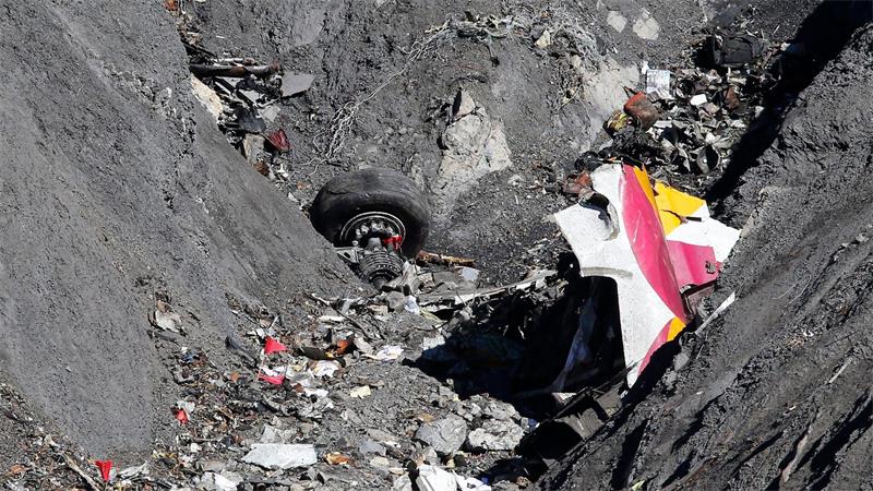 Germanwings-Katastrophe: Angehörige scheitern mit Klage Den Ermittlungen zufolge steuerte der Co-Pilot das Passagierflugzeug mit 150 Menschen an Bord absichtlich gegen einen Berg. (Archivbild)